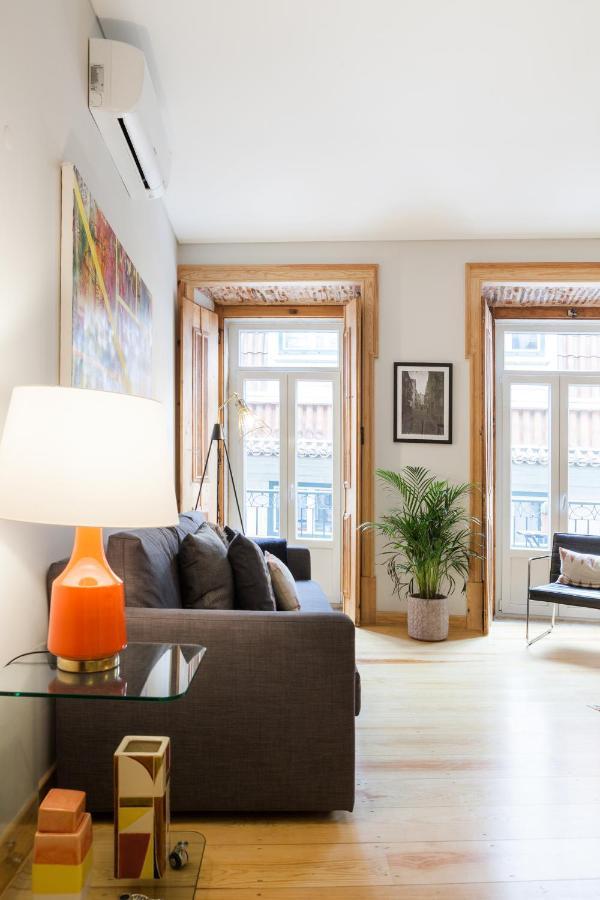 Charming Flat With Balconies Central Chiado District 2 Bedrooms & Ac 19Th Century Building Lisbon Exterior photo