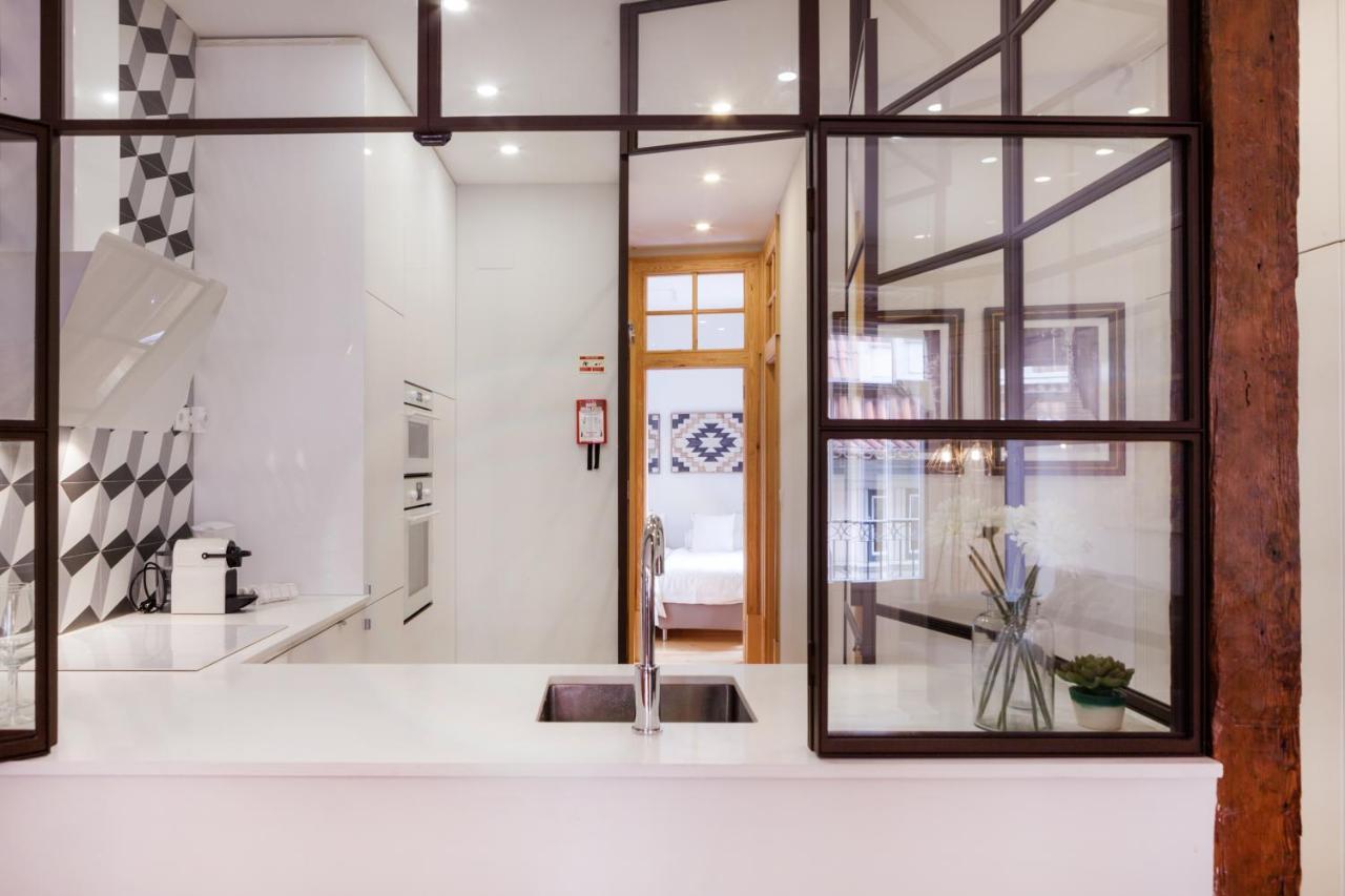Charming Flat With Balconies Central Chiado District 2 Bedrooms & Ac 19Th Century Building Lisbon Exterior photo