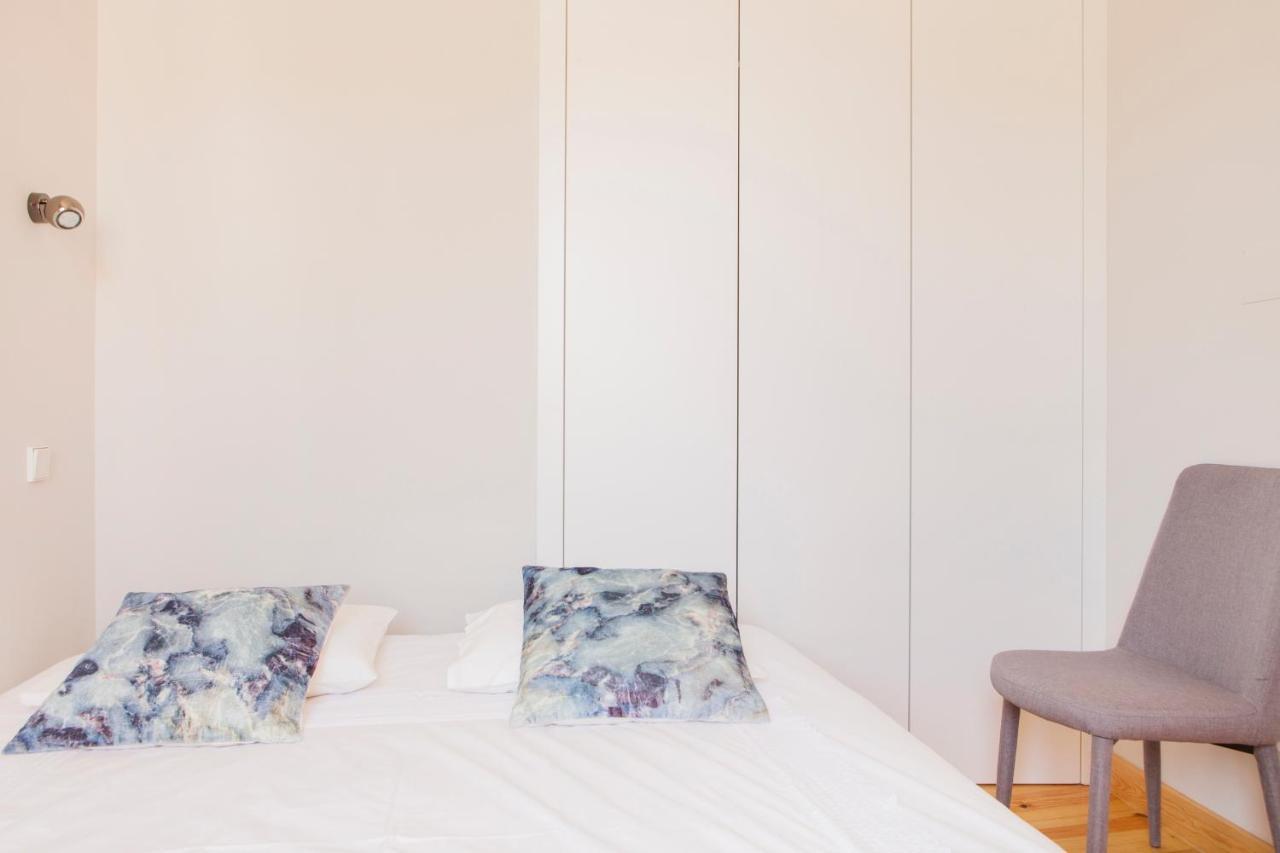 Charming Flat With Balconies Central Chiado District 2 Bedrooms & Ac 19Th Century Building Lisbon Exterior photo