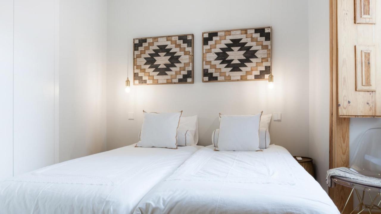 Charming Flat With Balconies Central Chiado District 2 Bedrooms & Ac 19Th Century Building Lisbon Exterior photo