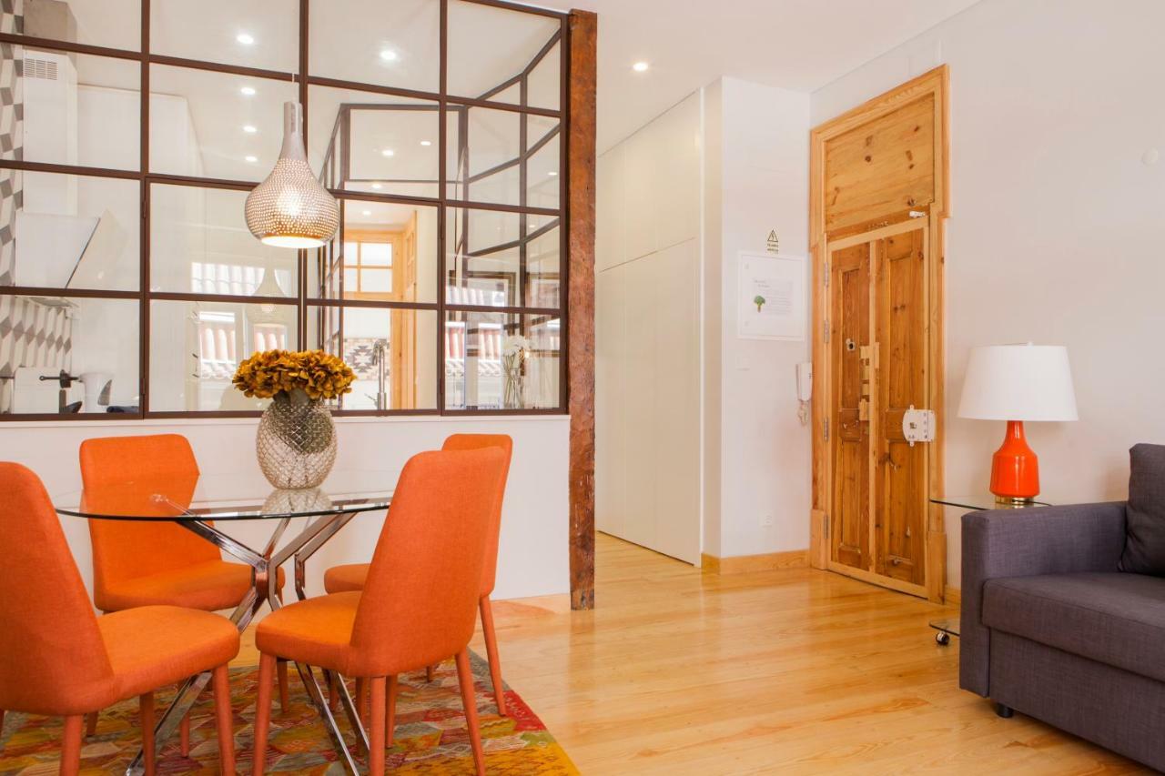 Charming Flat With Balconies Central Chiado District 2 Bedrooms & Ac 19Th Century Building Lisbon Exterior photo