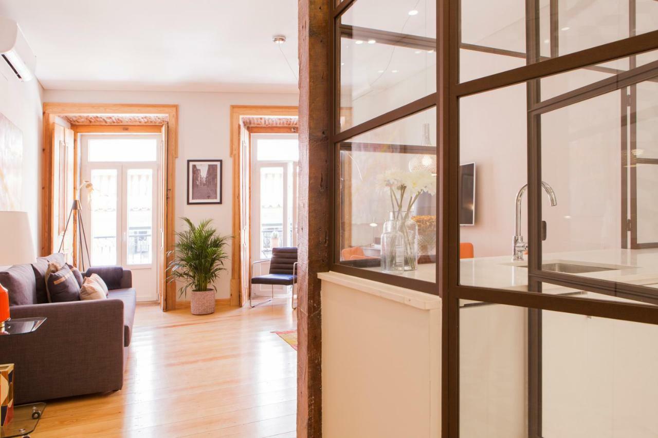 Charming Flat With Balconies Central Chiado District 2 Bedrooms & Ac 19Th Century Building Lisbon Exterior photo