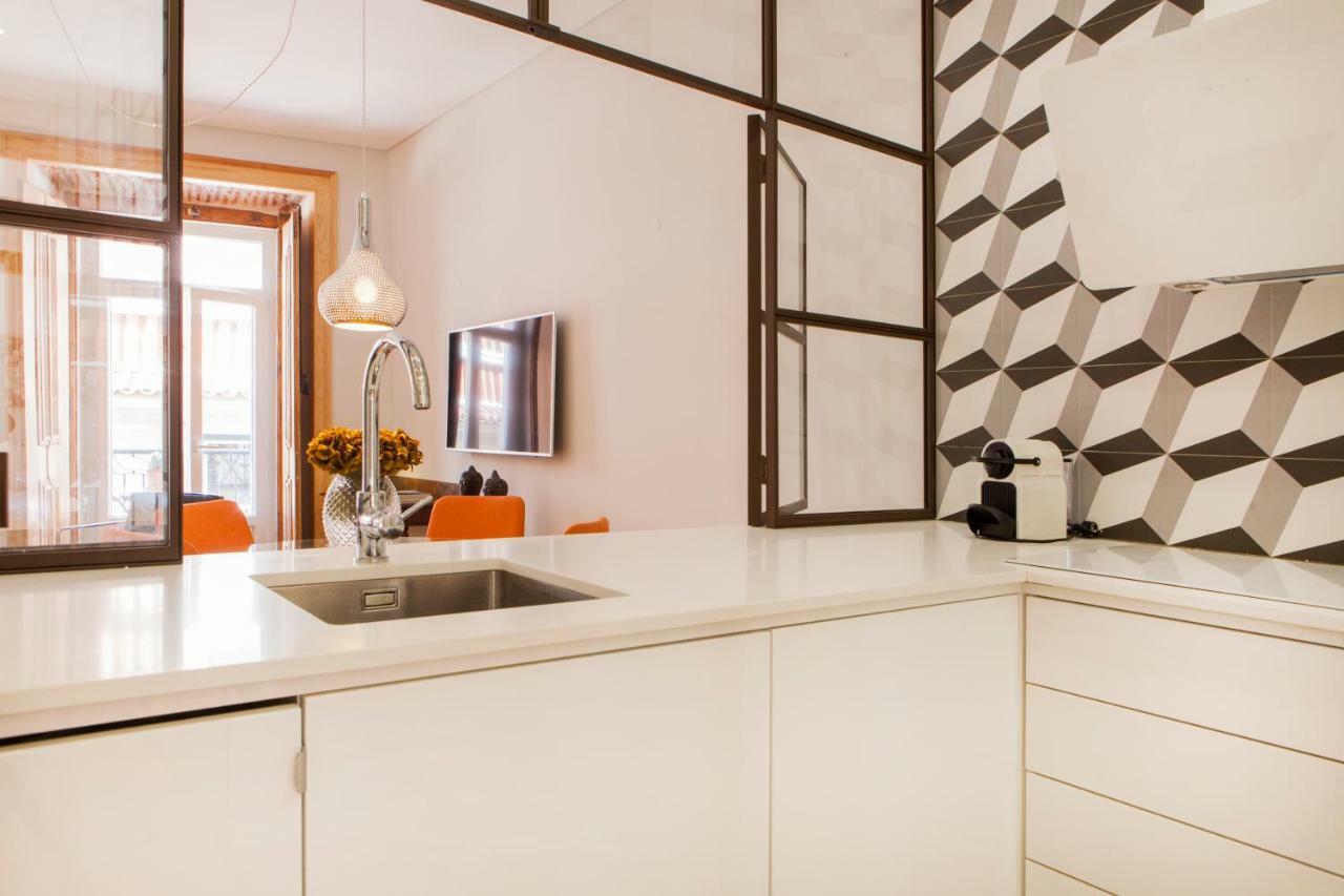 Charming Flat With Balconies Central Chiado District 2 Bedrooms & Ac 19Th Century Building Lisbon Exterior photo