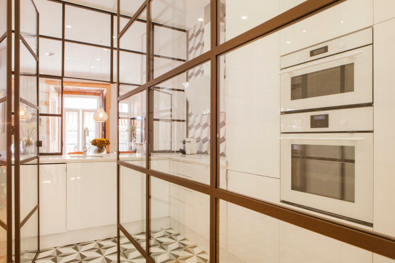 Charming Flat With Balconies Central Chiado District 2 Bedrooms & Ac 19Th Century Building Lisbon Exterior photo