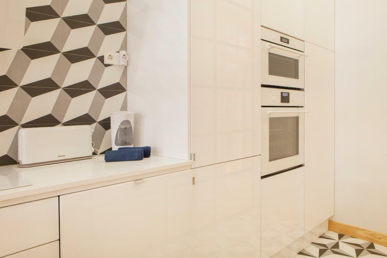 Charming Flat With Balconies Central Chiado District 2 Bedrooms & Ac 19Th Century Building Lisbon Exterior photo